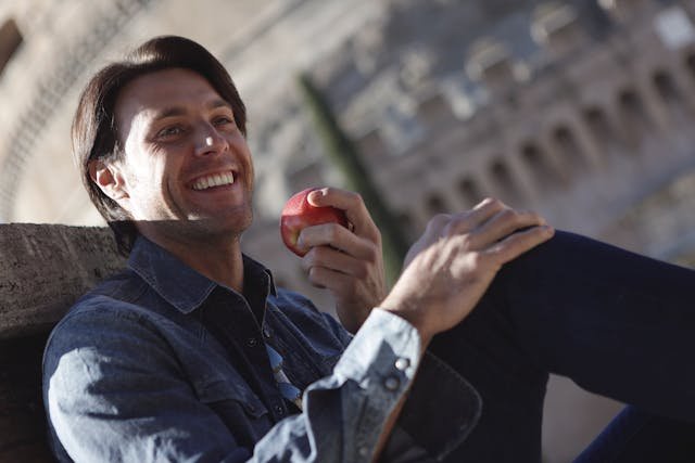 The Influence of Nutrition on Teeth Whitening: How Your Diet Affects Your Smile